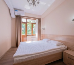 Двухместный номер Standard с балконом и с красивым видом из окна (двуспальная кровать) в Kaganat