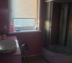 Вилла с балконом и с красивым видом из окна в Гостевой дом