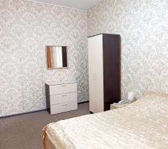 Двухкомнатный люкс с двуспальной кроватью в Рем Отель