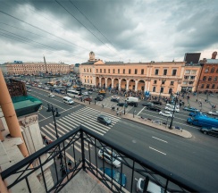 Люкс с балконом в Home Aparts