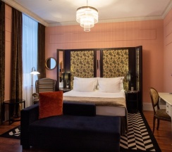 Семейный люкс с видом на улицу в Dom Boutique Hotel