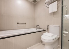 Двухместный люкс двуспальная кровать в Adelphi Suites Bangkok