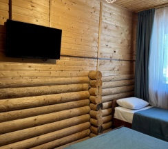 Номер комфорт с 1 односпальной и 1 двуспальной кроватью №5 в Душа гор