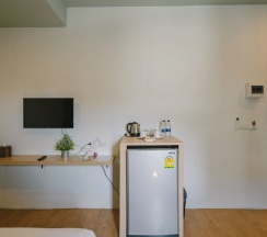 Двухместный номер Superior с видом на бассейн 2 отдельные кровати в The Arbern Hostel x Bistro