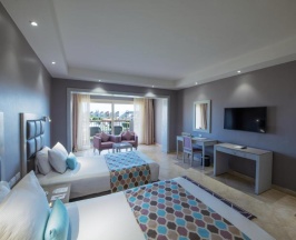 Номер Deluxe с балконом в Sunrise Crystal Bay Resort