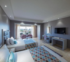Номер Deluxe с балконом в Sunrise Crystal Bay Resort