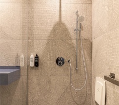 Стандарт с двуспальной кроватью для гостей с инвалидностью в Cosmos Smart Kogalym