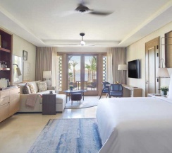 Двухместный номер Premier с видом на море двуспальная кровать в Four Seasons Resort Sharm EL Sheikh