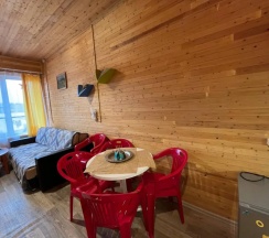 Шестиместные апартаменты с балконом и с красивым видом из окна в Villa Natella