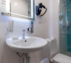 izzzi COMFORT с кондиционером и колонкой "Алиса" в izzzi 3* у Владимирской