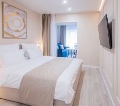 Стандарт с диваном (общий санузел один на два номера) в One Sea Apartments