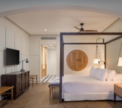 Двухместный Master Suite Privilege Swim Up двуспальная кровать в Ocean El Faro Resort - All Inclusive