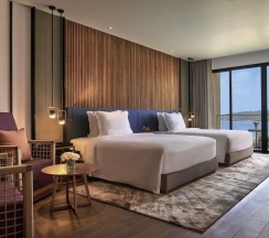 Номер семейный Deluxe с балконом в Mövenpick Resort Waverly Phu Quoc