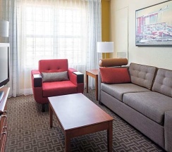 Четырёхместный люкс с 2 комнатами 2 отдельные кровати в TownePlace Suites Los Angeles LAX/Manhattan Beach
