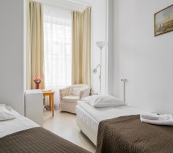 Двухместный номер с эркером и общей ванной комнатой (дабл или твин) в Алиса