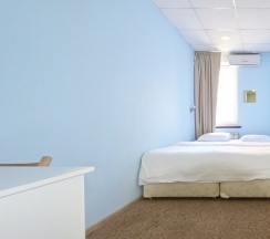 Двухместный номер с сан узлом и ТВ в ID Hostel
