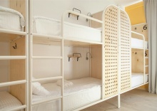 Кровать в 6-местном женском номере в Netizen Moscow Rimskaya