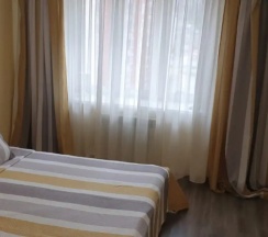 Четырёхместные апартаменты с балконом и с видом на город в Квартира Евродвушка на Ермакова