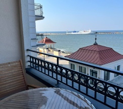 Апартаменты с двуспальной кроватью с балконом в Golden Sun