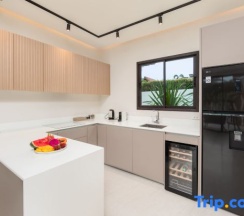 Вилла в Вилла Plunge Modern 2-Bedroom with Private Pool