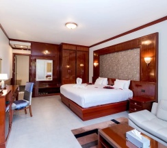 Полулюкс с видом на бассейн в Erawan Hotel