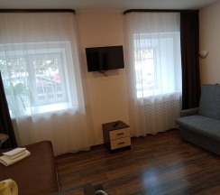 Трехместный номер с двуспальной и односпальной кроватями в Gh_Ms