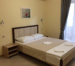 Номер улучшенный с 1 двуспальной кроватью в Райc