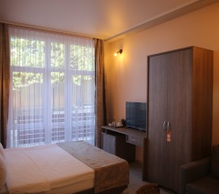 Двухместный номер Standard с балконом двуспальная кровать в L-hotel