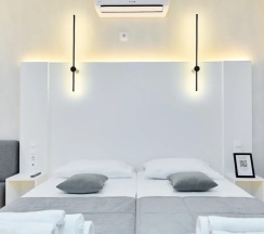 Двухместный номер Deluxe с балконом и с видом на город 2 отдельные кровати в Апартаменты Новые в Минск-Мир возле Avia mall