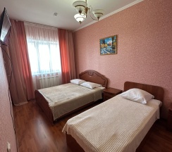 Люкс двухкомнатный с балконом в Николаевский