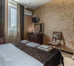 Номер стандарт с 1 двуспальной кроватью в Изумруд