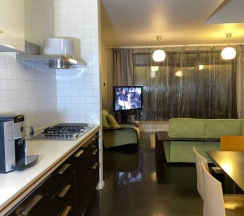 Коттедж с балконом и с красивым видом из окна в Friends House