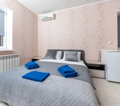 Двухместный Стандартный номер с двуспальной кроватью и балконом в гостевом доме SV на 2 этаже в Милка