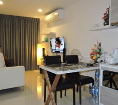 Апартаменты с балконом в Acqua Condominium 2