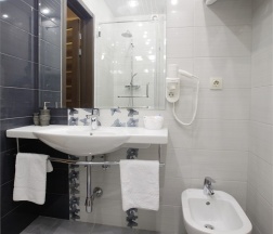 Стандарт с двумя полутороспальными кроватями и диваном в Old town hotel