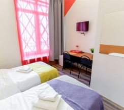 Двухместный номер с двумя раздельными кроватями удобства на блок в ГородОтель