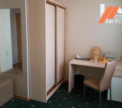 Номер полулюкс с 1 двуспальной кроватью в Август отель