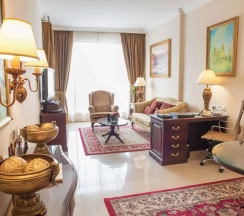 Семейные апартаменты с 2 комнатами с видом на город в Отель Mercure Hotel Apartments Dubai Barsha Heights