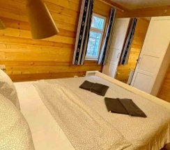 Четырёхместный коттедж с красивым видом из окна в Аврора Country House