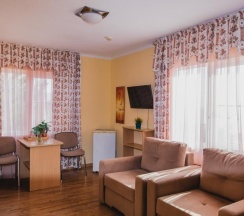 Номер улучшенный семейный с 1 двуспальной кроватью в Villa Victoria
