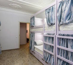 Кровать в общем номере в Рус