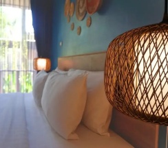 Двухместный номер Deluxe с балконом и с видом на сад двуспальная кровать в Signature Phuket Resort