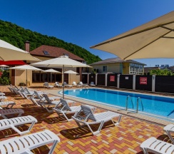 Стандартный 3-местный с балконом с видом на бассейн в Верона