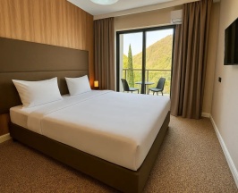 Двухместный номер Standard с балконом и с красивым видом из окна двуспальная кровать в Ashamta Hotel&SPA Afon