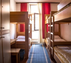 Кровать в общем номере в HI Hostel Zagreb