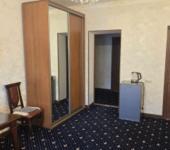 3-местная комната стандарт в Golden House