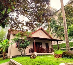 Бунгало c 1 комнатой с видом на сад в Hong Bin Bungalow Resort