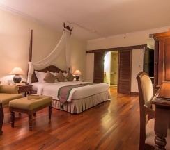 Номер Deluxe с видом на бассейн в Angkor Palace Resort & Spa