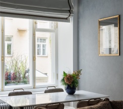 Двухуровневая студия с видом во двор в Огюстин Шатильон