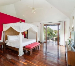 Вилла с балконом в Kanda Residences Pool Villas